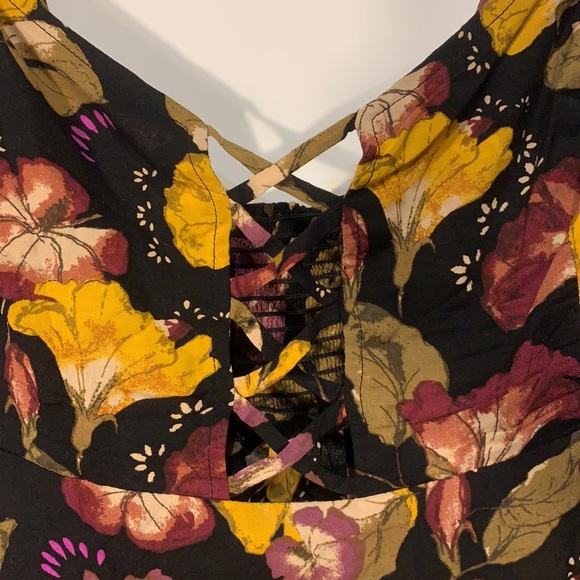 Adorable Free People dress! 🌼 perfect to wear alone or layer with sweaters! - Picture 2 of 6